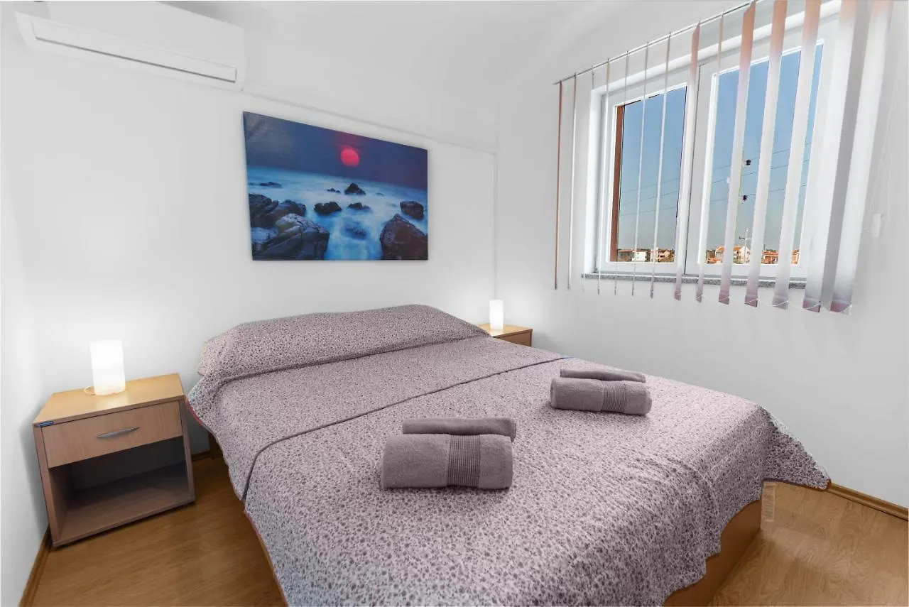 Apartmani Mare Fazana 0*,  Croatia